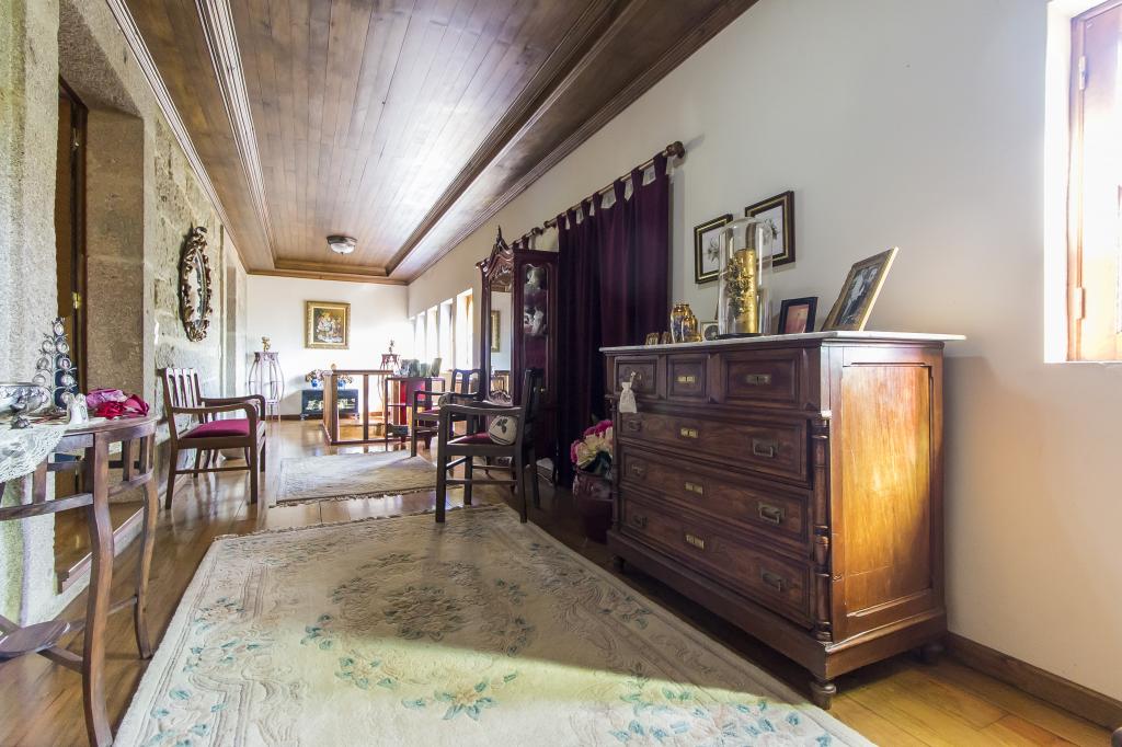 Estate Manor House and Pavilion of Parties integrated in the land