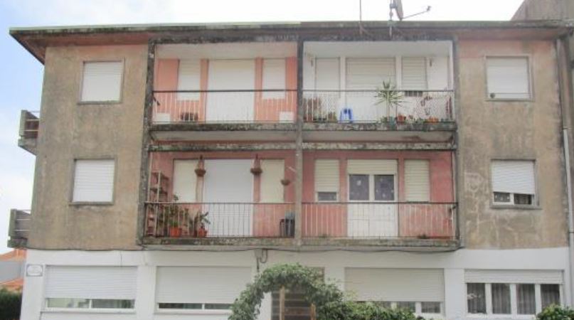 Building (6 Apartments + 2 boxes for 7 cars)